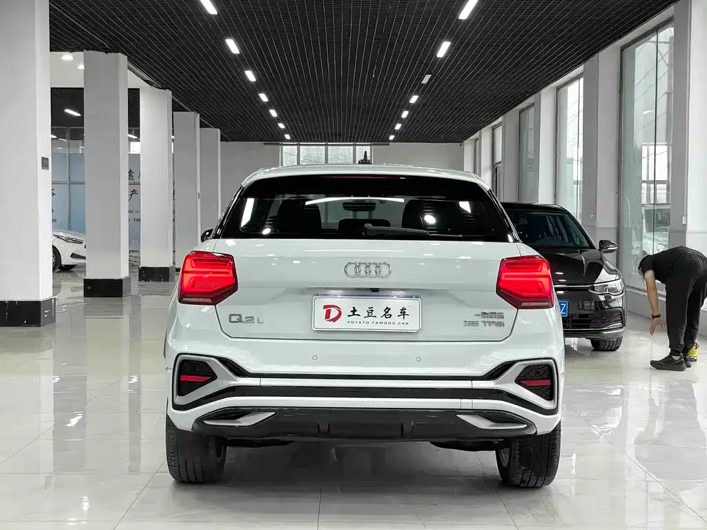 Audi Q2L — фото 4