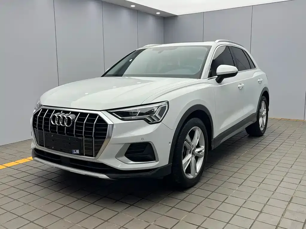 Audi Q3 — фото 1