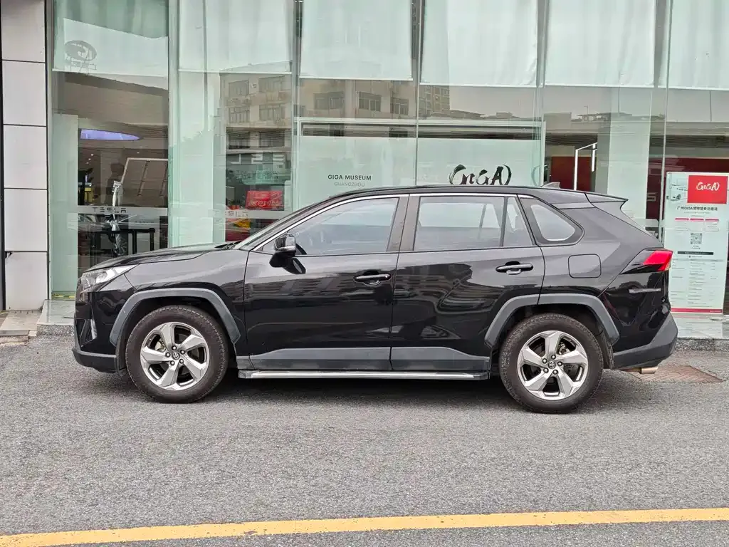 Toyota RAV4 — фото 3