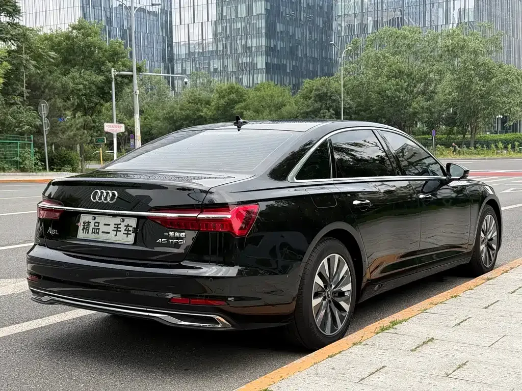 Audi A6L — фото 5