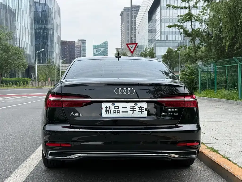 Audi A6L — фото 2