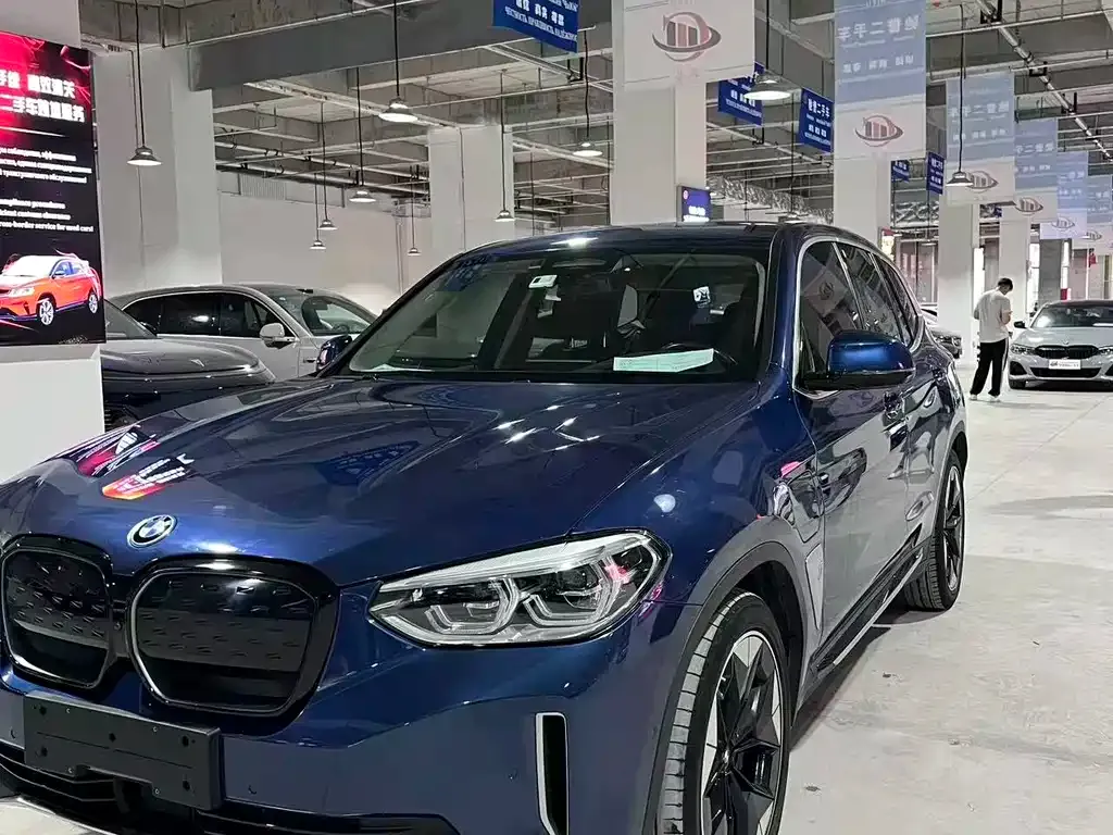 BMW iX3 — фото 1
