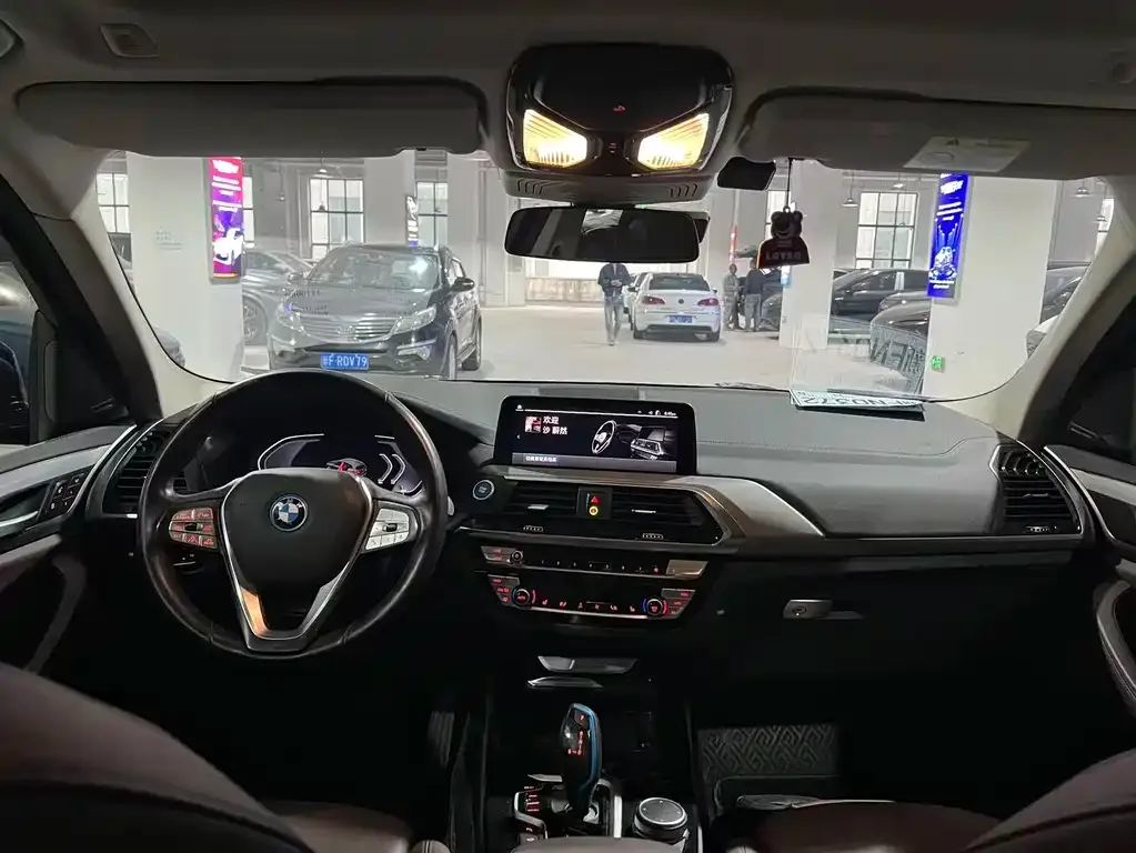 BMW iX3 — фото 2