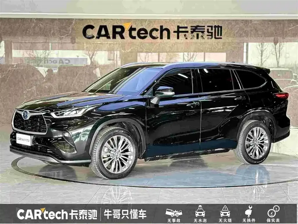 Toyota Highlander — фото 1