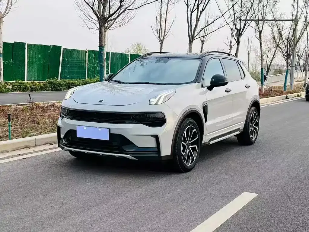 Lynk & Co 01 EM-P