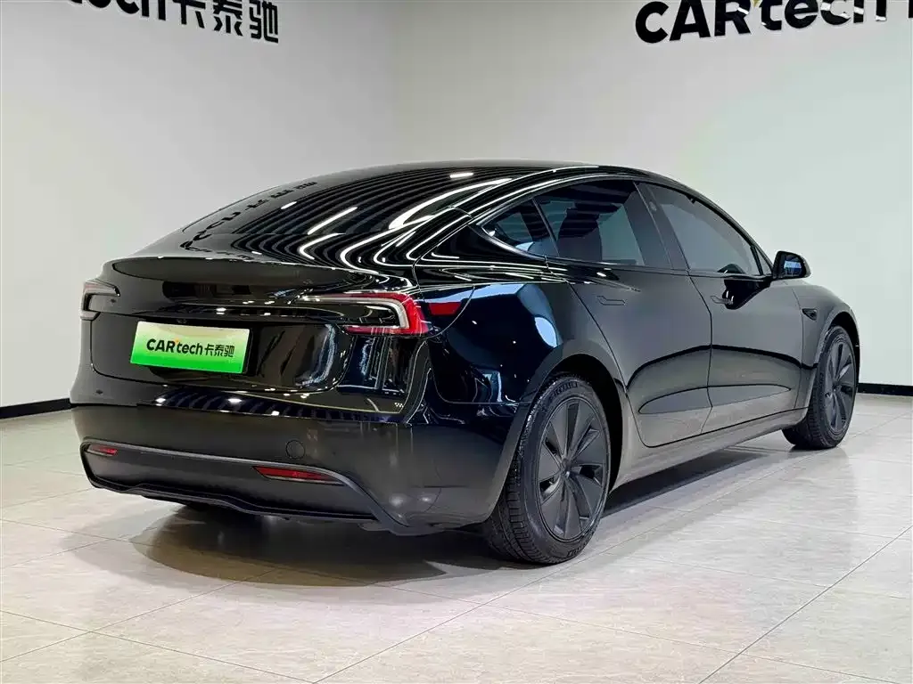 Tesla Model 3 — фото 9