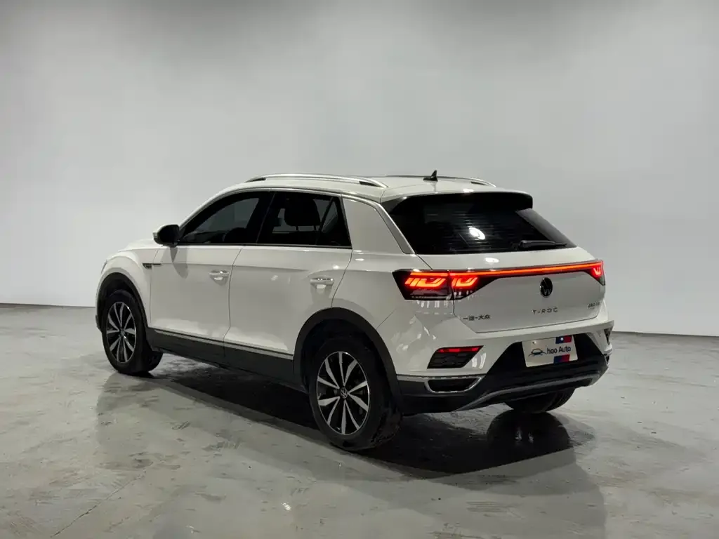 Volkswagen T-Roc — фото 9