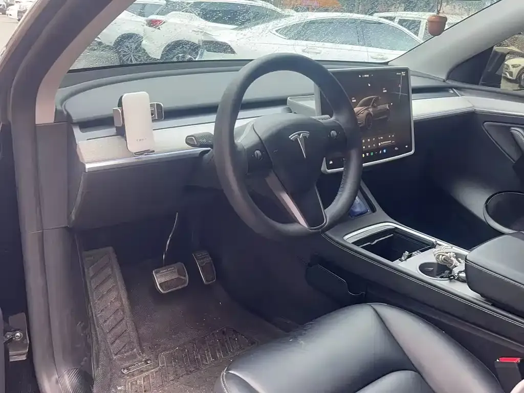 Tesla Model Y — фото 8