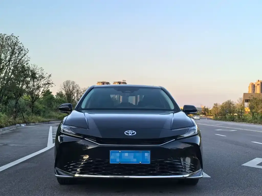 Toyota Camry — фото 5