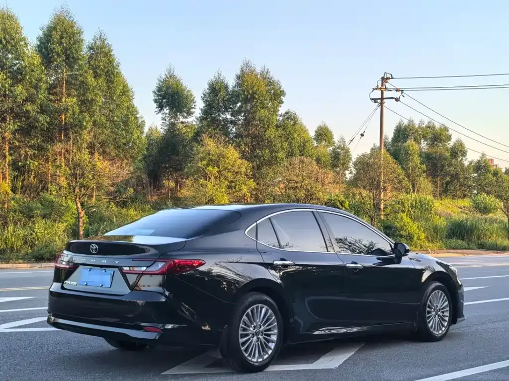 Toyota Camry — фото 8