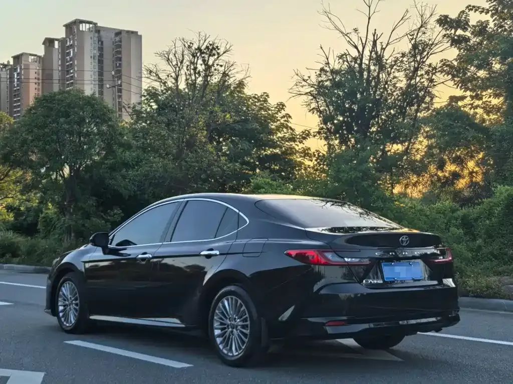 Toyota Camry — фото 6