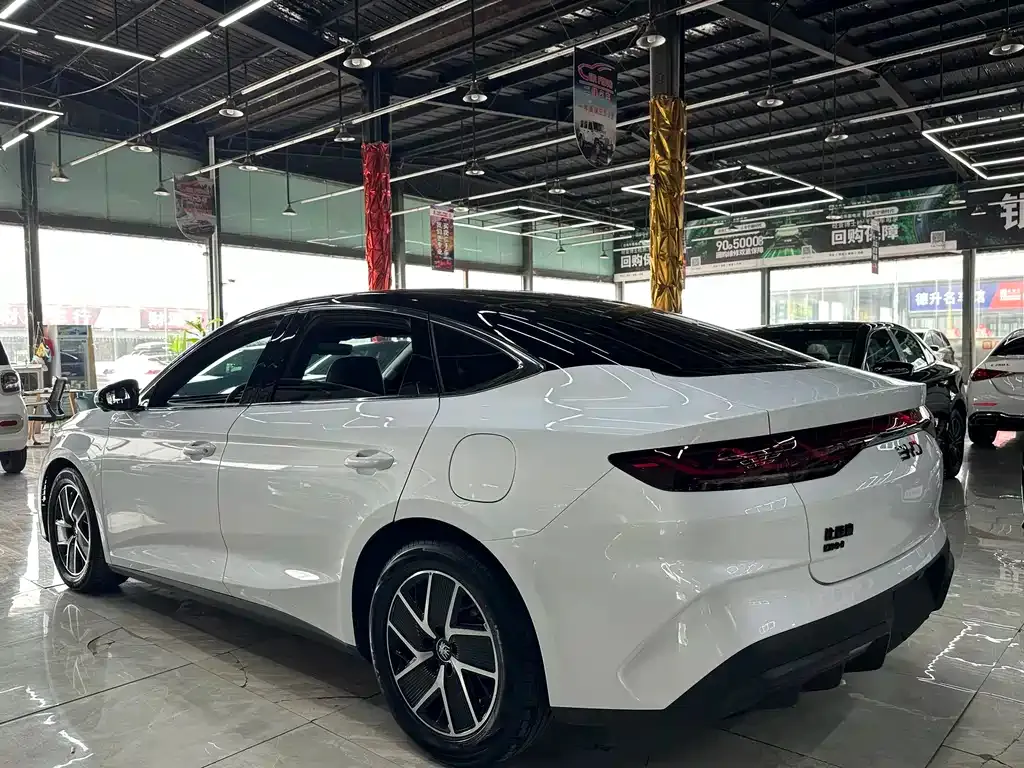 BYD Qin L — фото 8