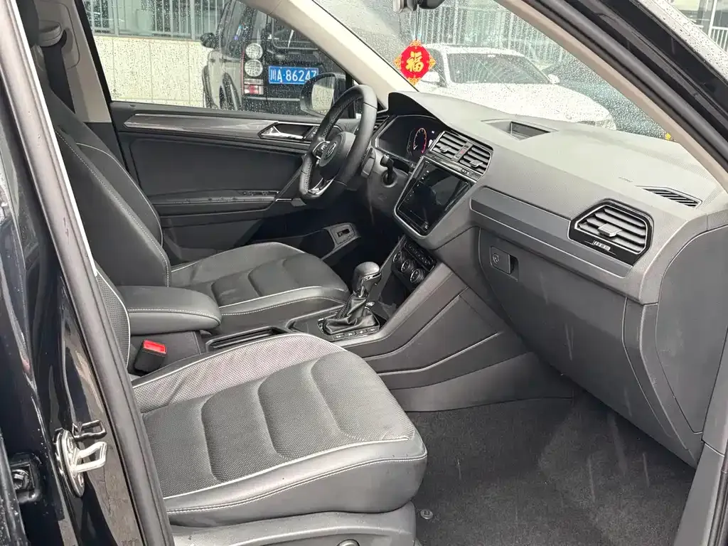 Volkswagen Tiguan L — фото 6