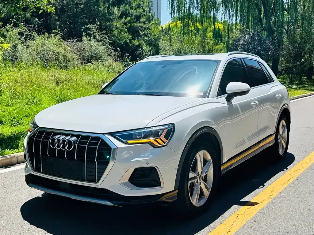 Audi Q3 — фото 1