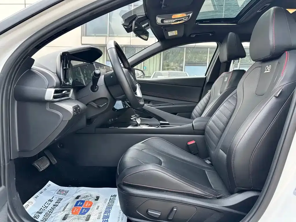 Hyundai Elantra — фото 4