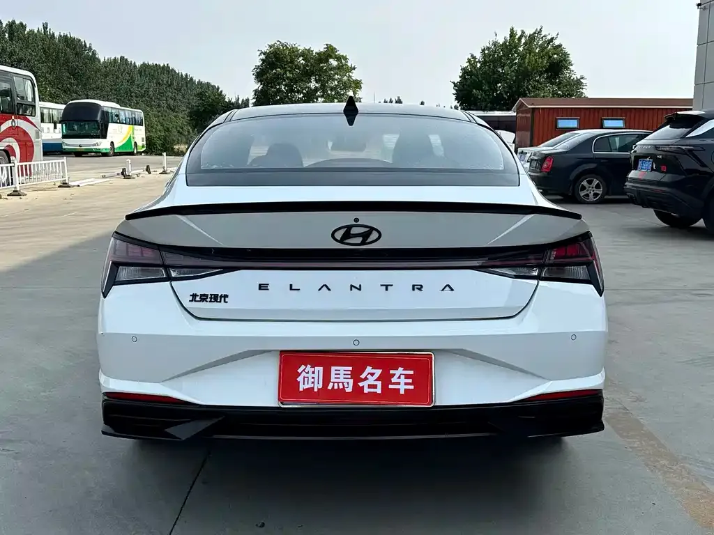Hyundai Elantra — фото 3