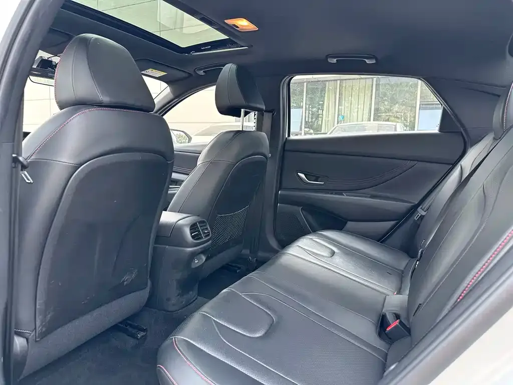 Hyundai Elantra — фото 2
