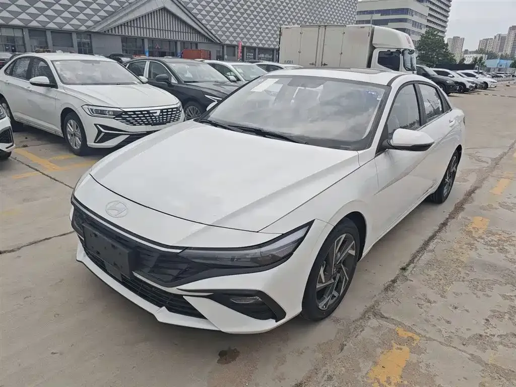 Hyundai Elantra — фото 5