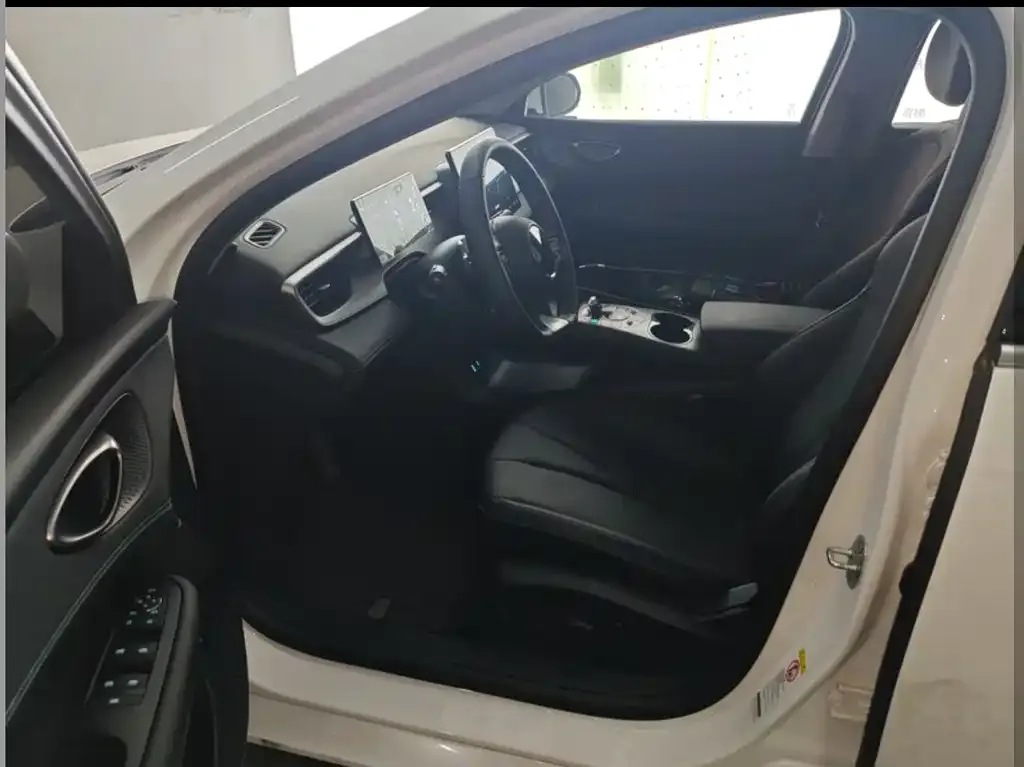 BYD Seal 05 DM-i — фото 8
