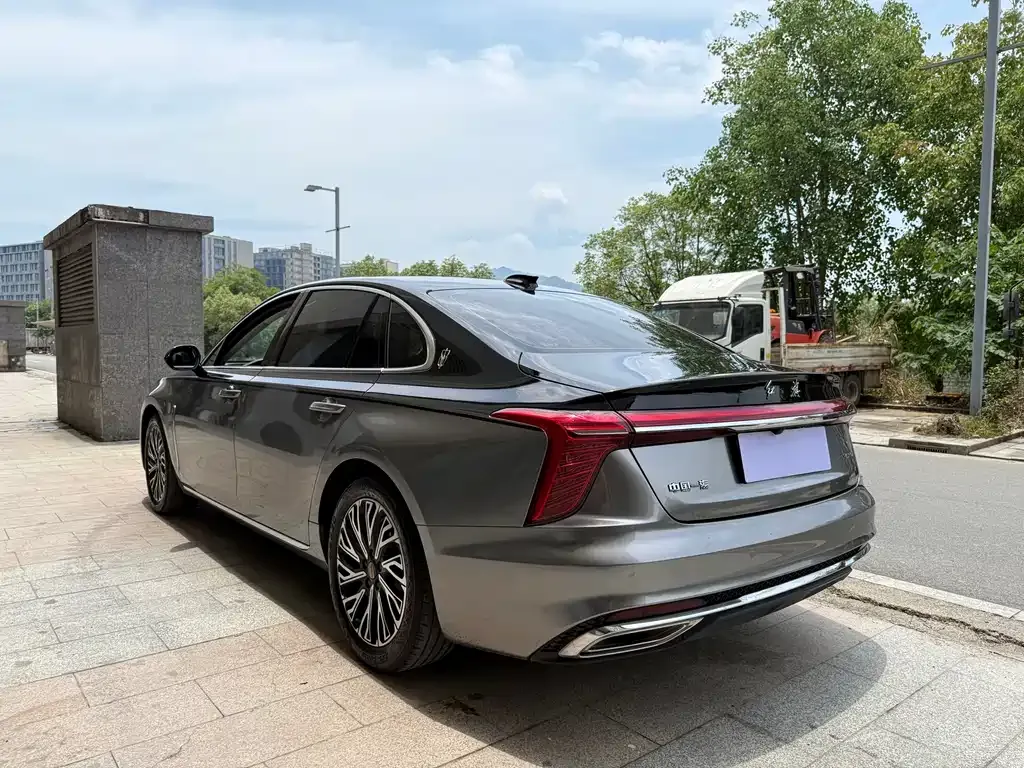 Hongqi H5 — фото 10