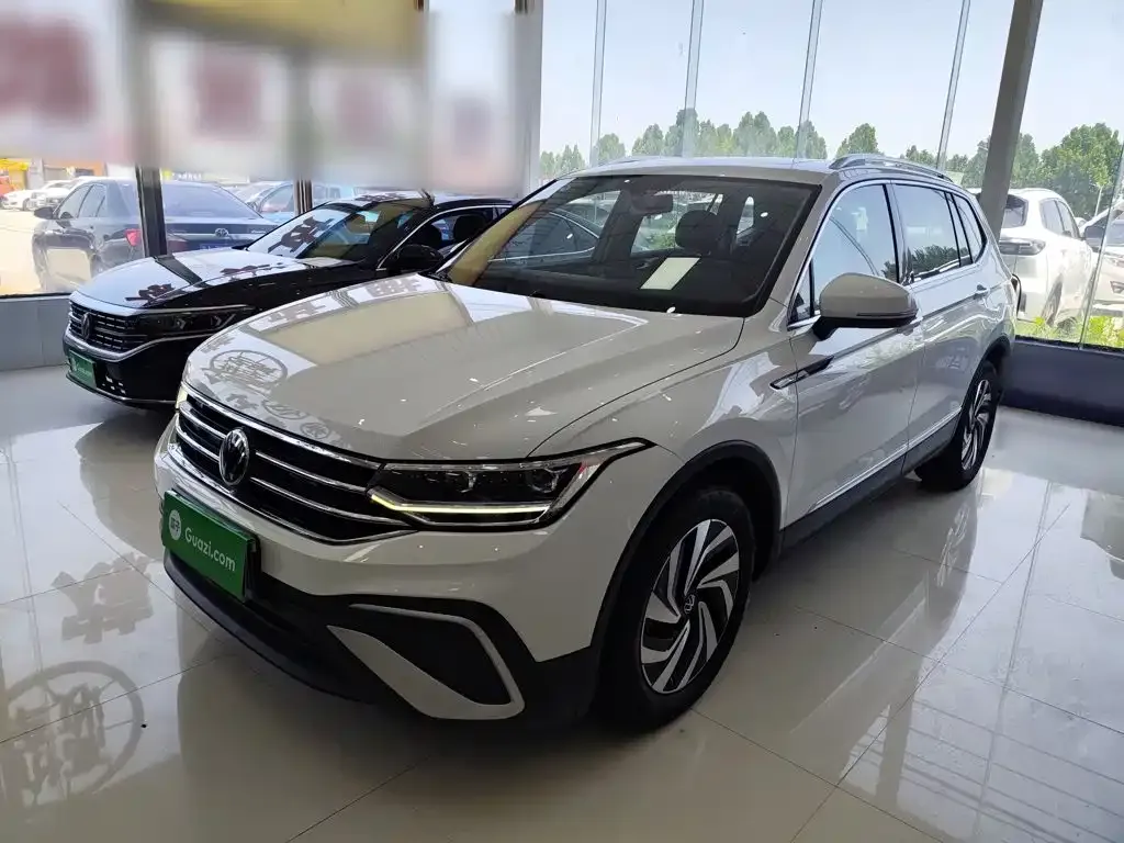 Volkswagen Tiguan L — фото 10