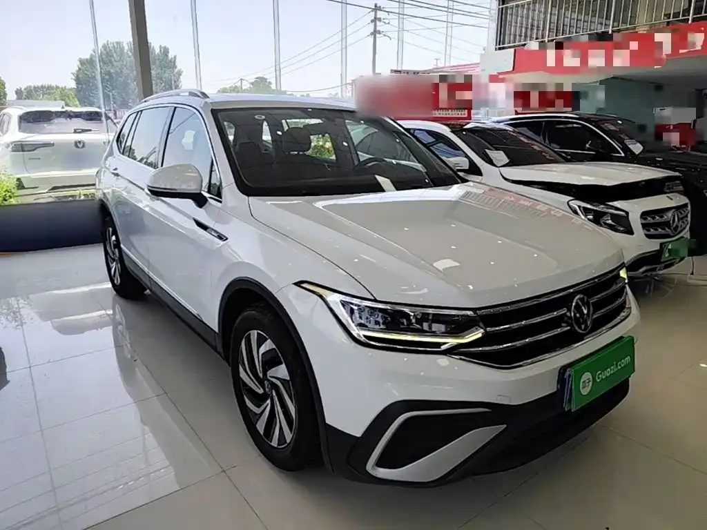 Volkswagen Tiguan L — фото 5
