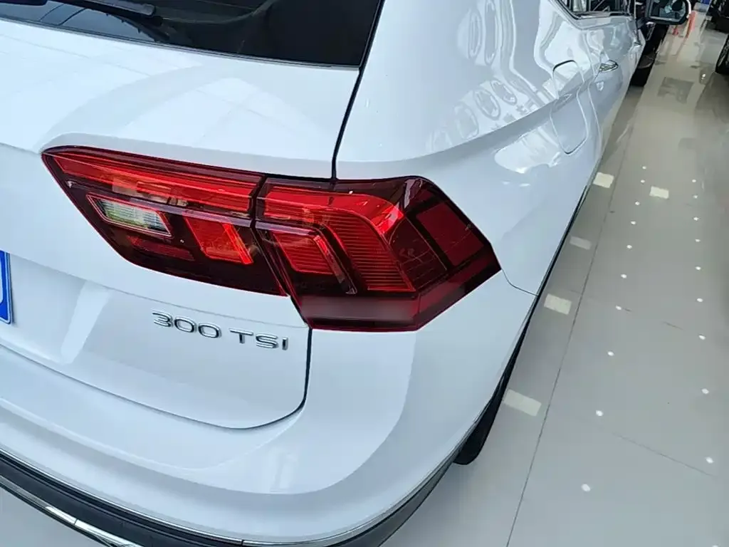 Volkswagen Tiguan L — фото 2