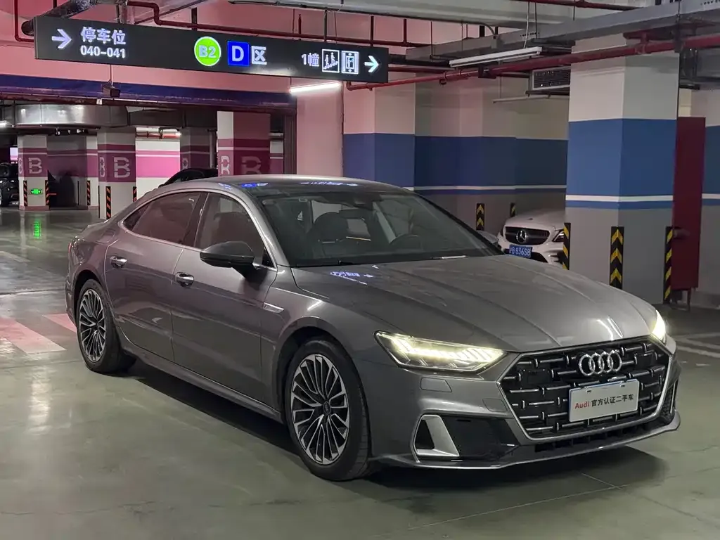 Audi A7L — фото 1