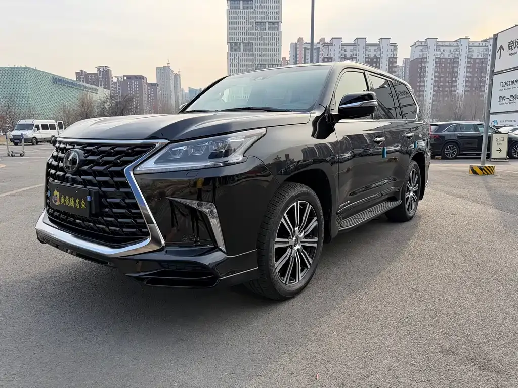 Lexus LX — фото 1