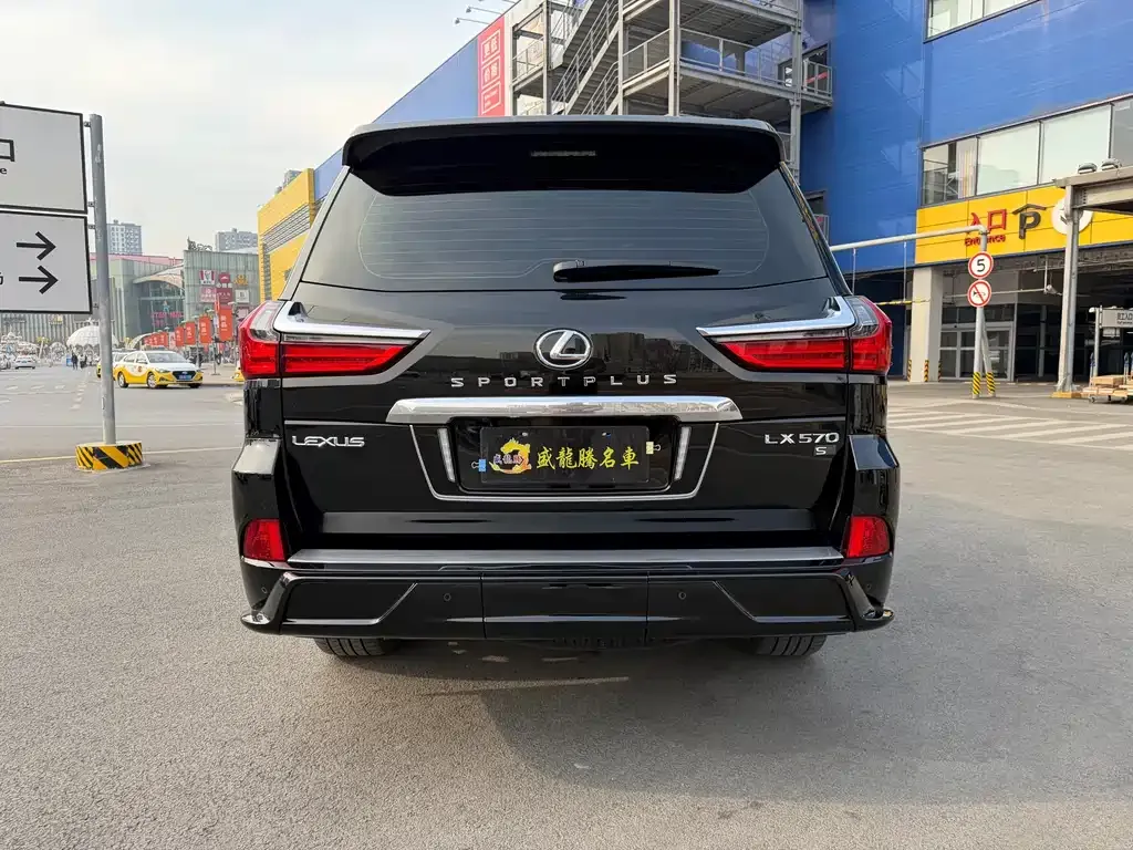Lexus LX — фото 10