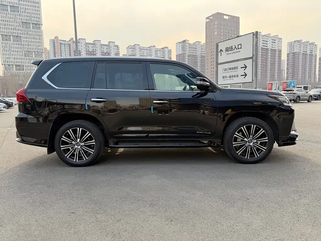 Lexus LX — фото 4
