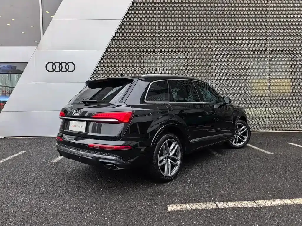 Audi Q7 — фото 8