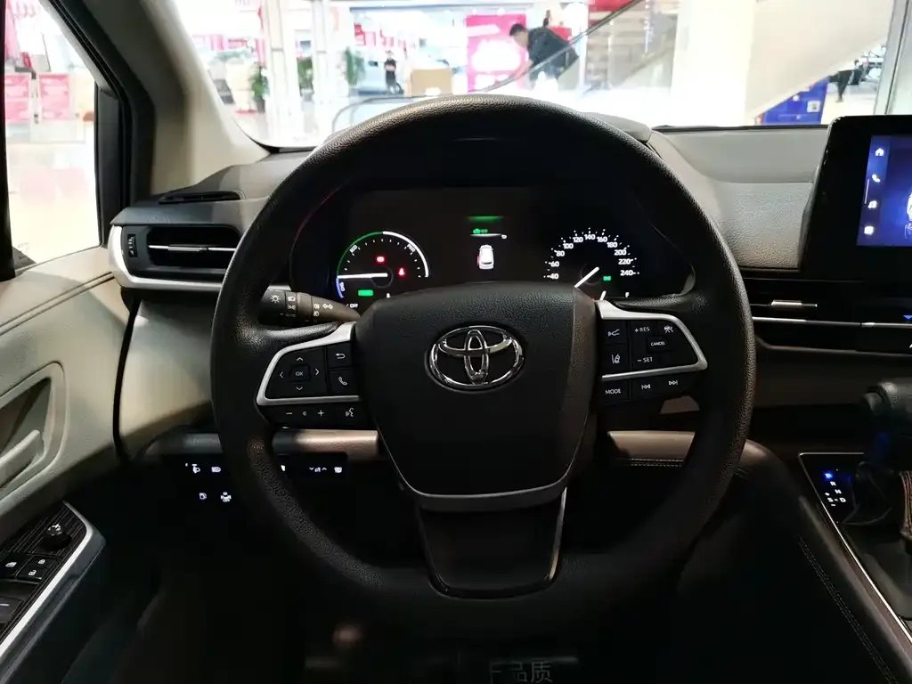 Toyota Granvia — фото 3
