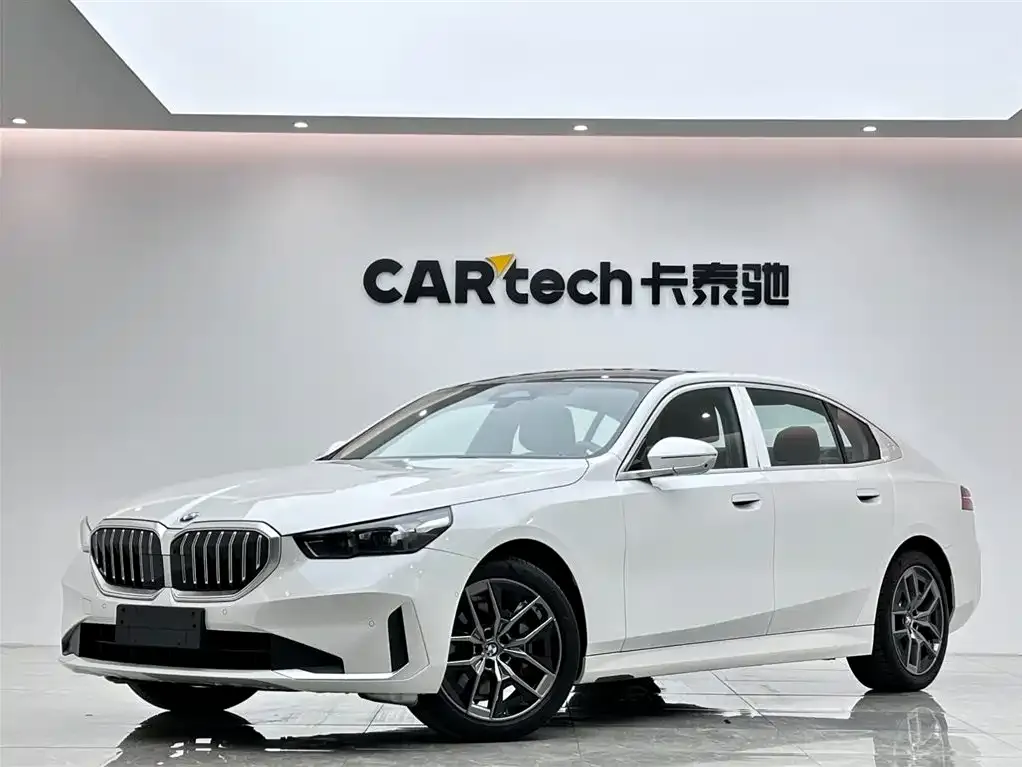 BMW 5 Series — фото 1