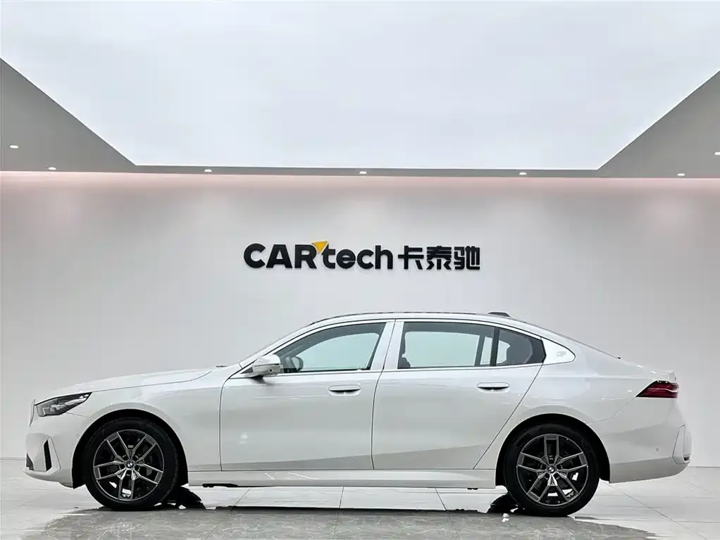 BMW 5 Series — фото 4