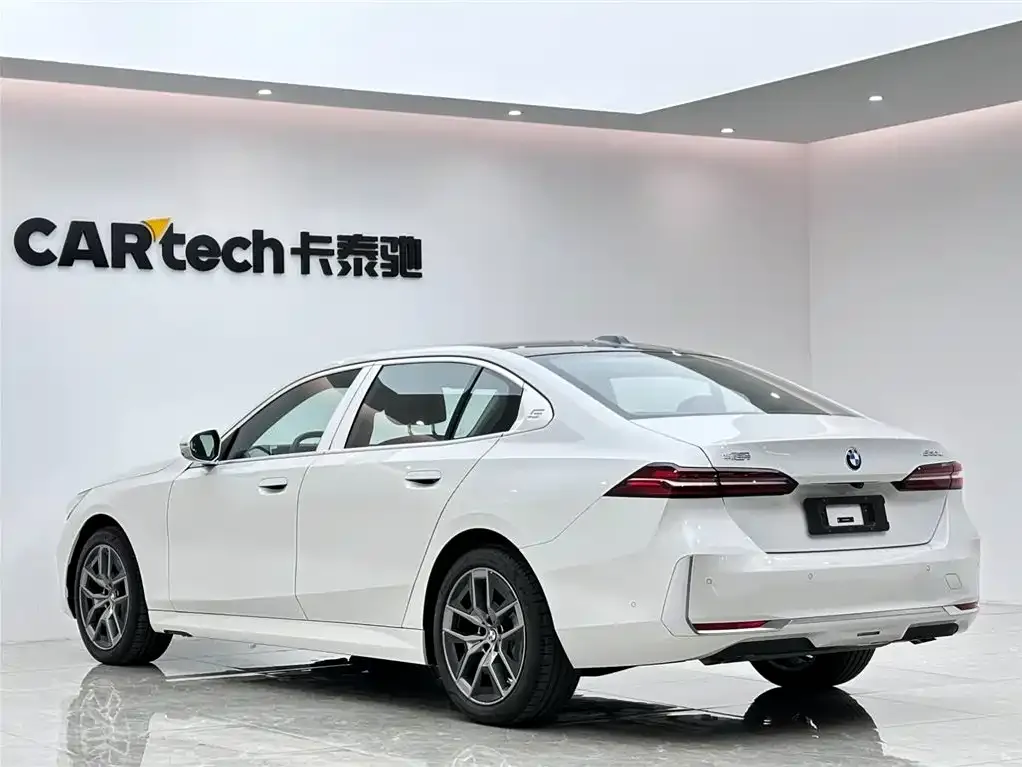 BMW 5 Series — фото 5