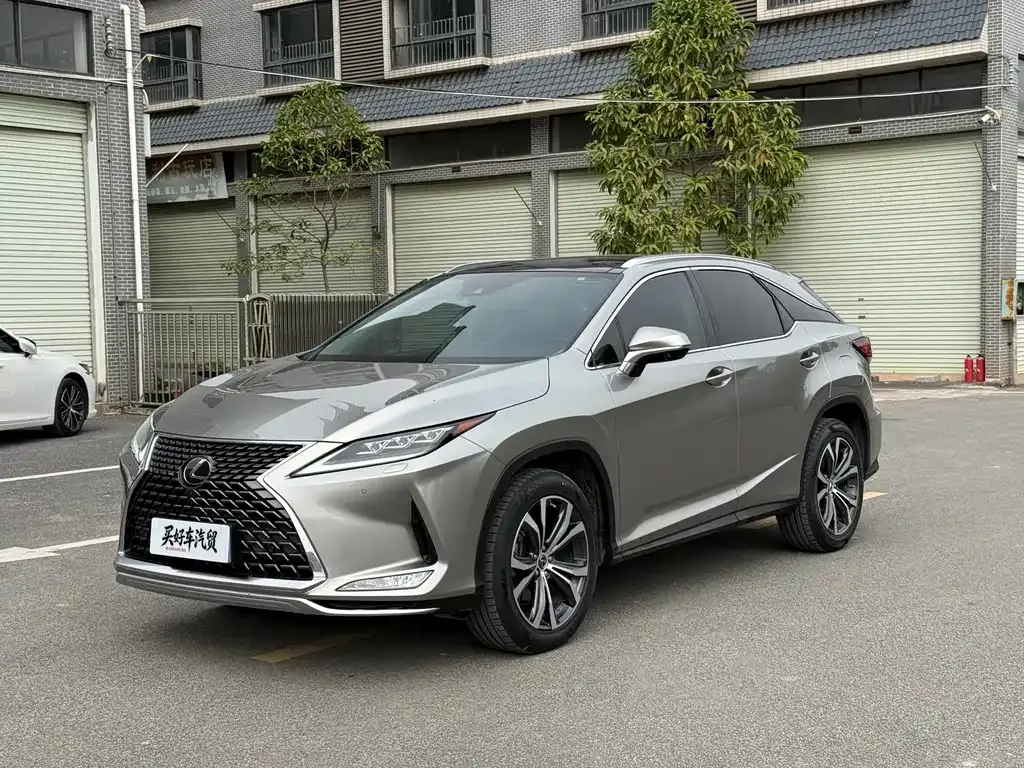 Lexus RX — фото 1
