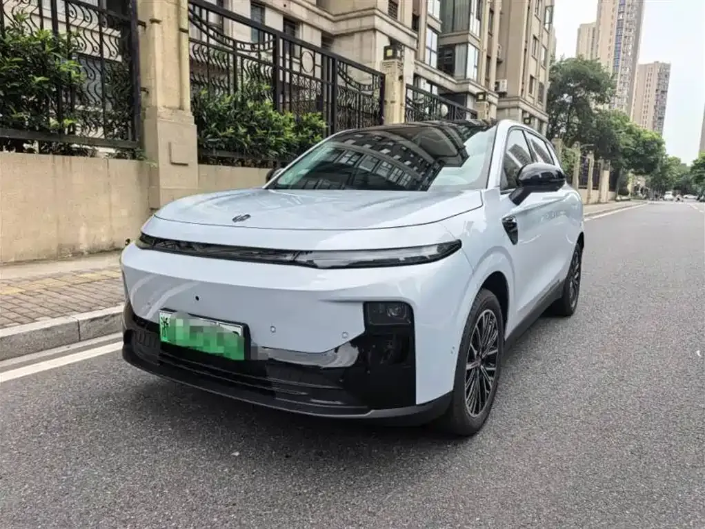 Leapmotor B10