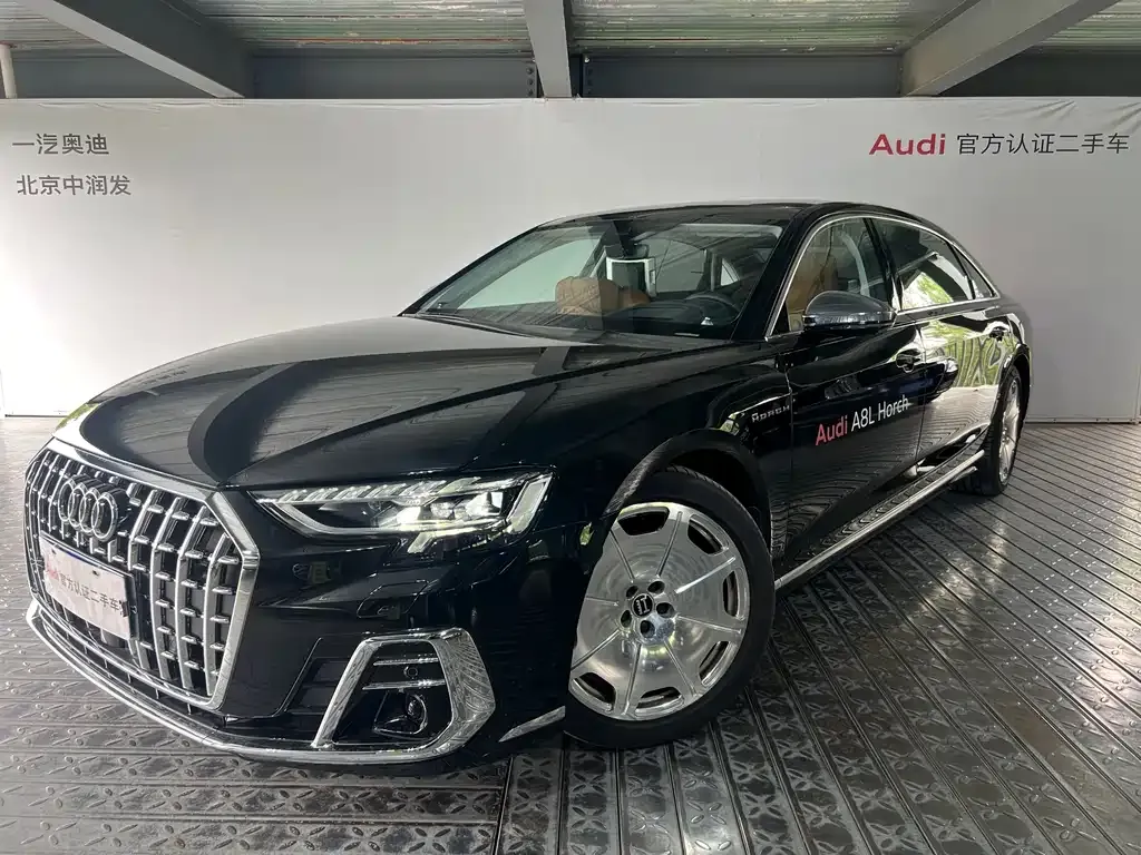 Audi A8 — фото 1