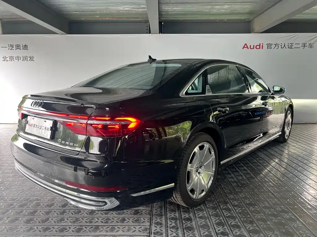 Audi A8 — фото 10