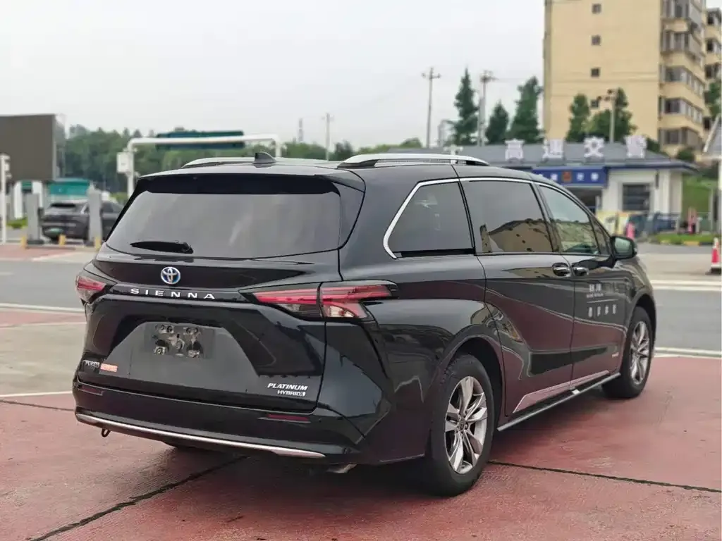 Toyota Sienna — фото 4