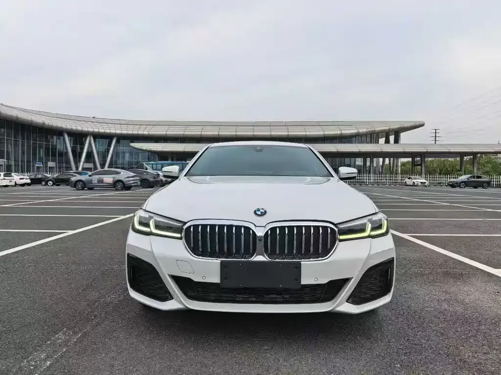 BMW 5 Series — фото 5