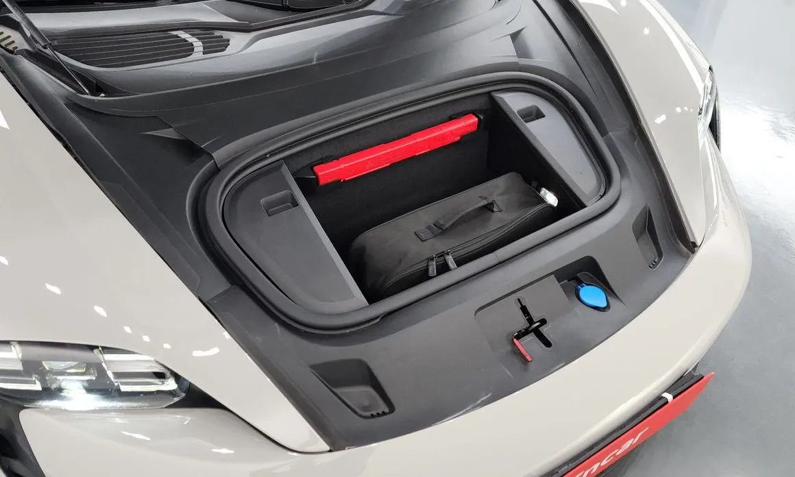 Porsche Taycan 2022 из KR, фото 4
