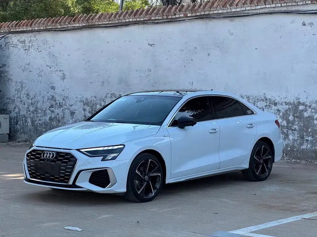 Audi A3 — фото 1