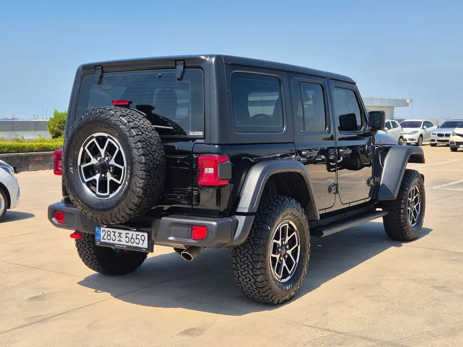 Jeep Wrangler — фото 10
