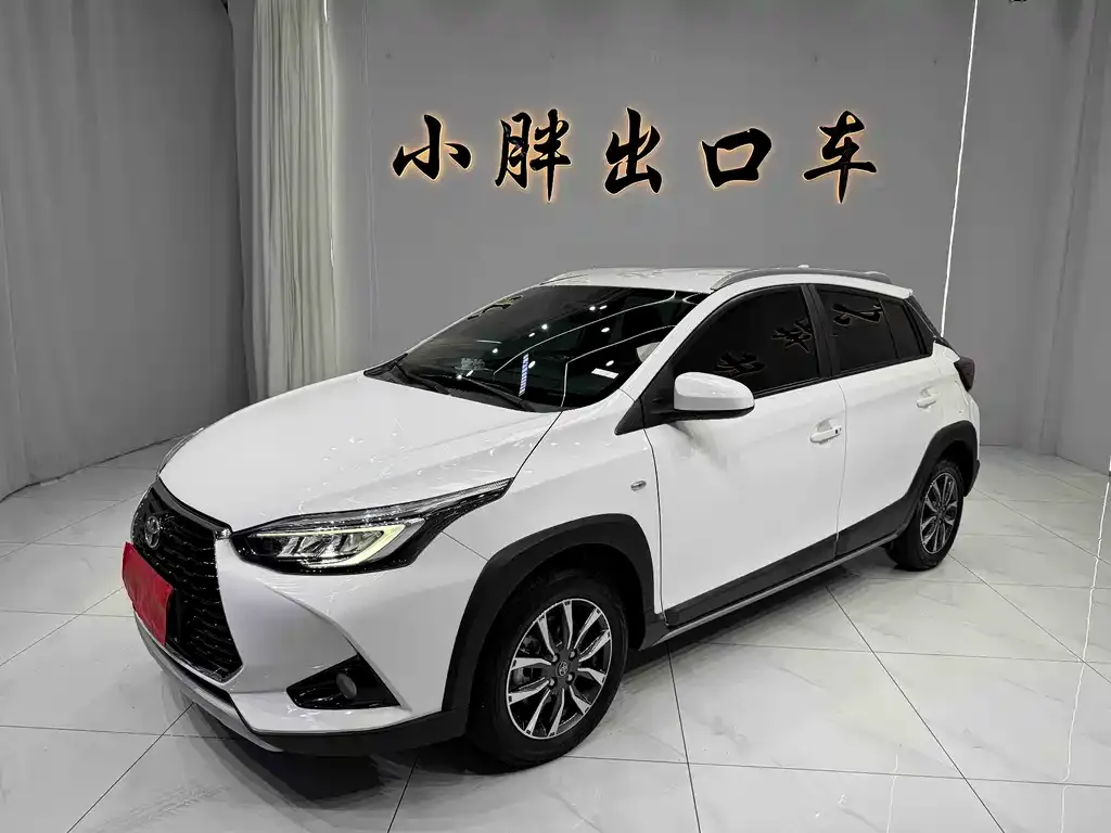 Toyota Yaris L — фото 1