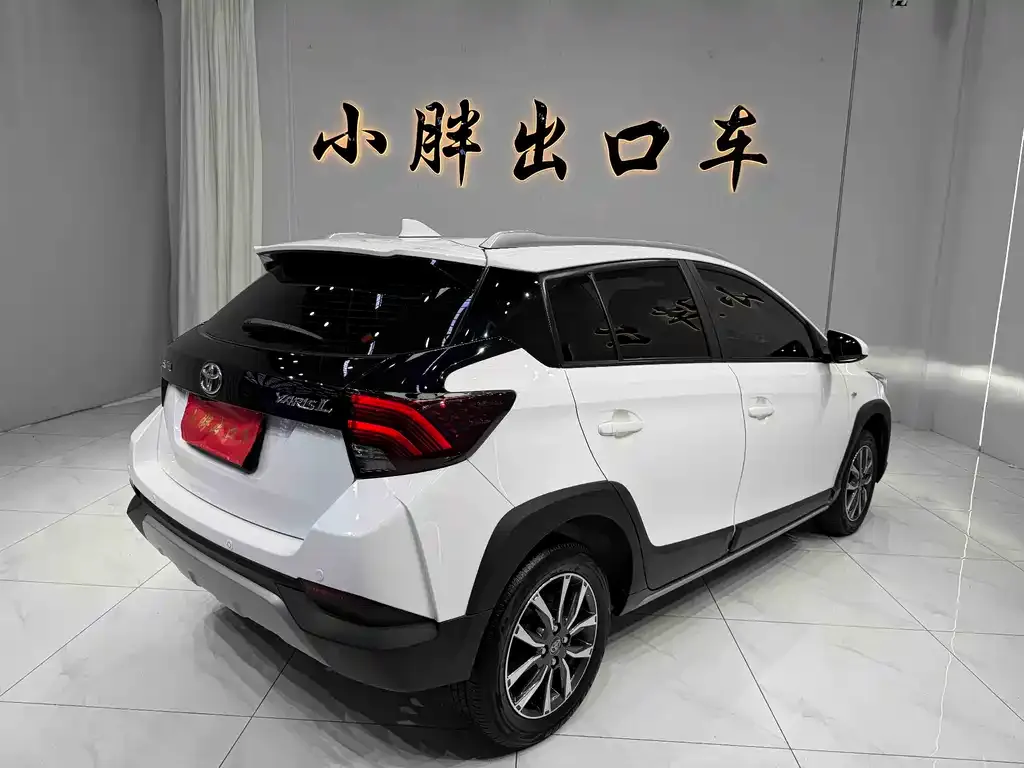 Toyota Yaris L — фото 7