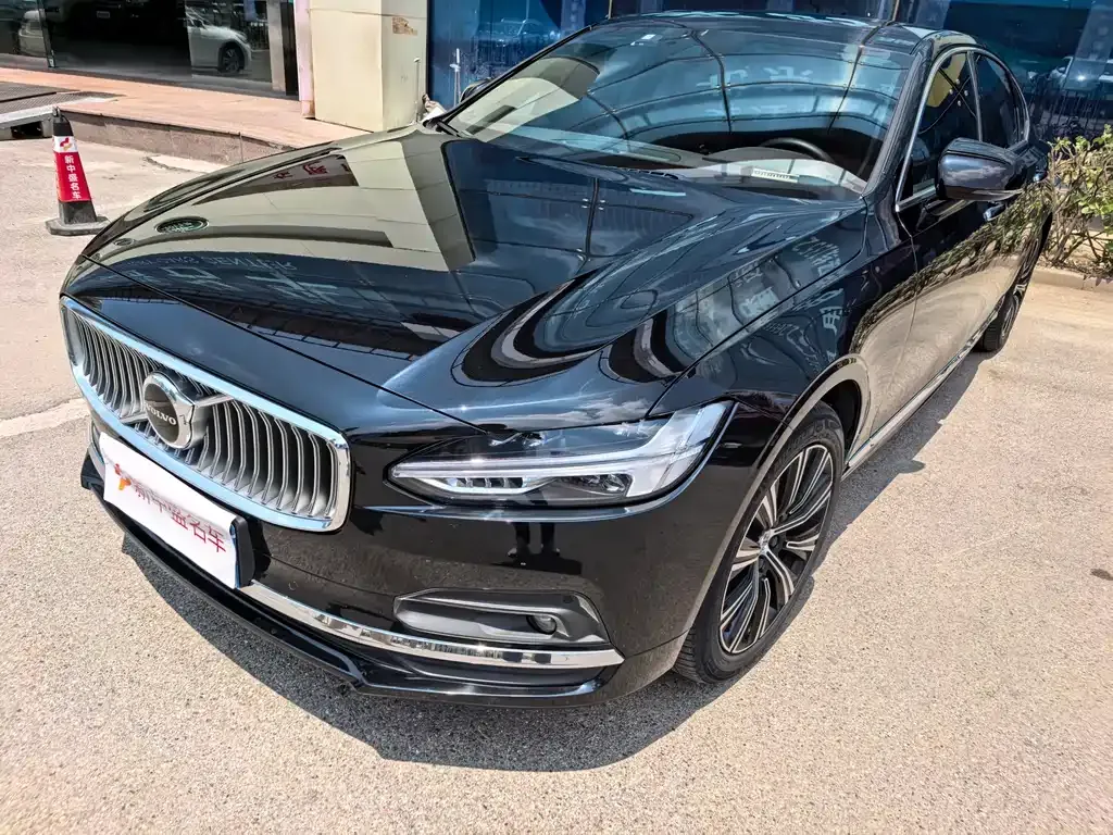 Volvo S90 — фото 1