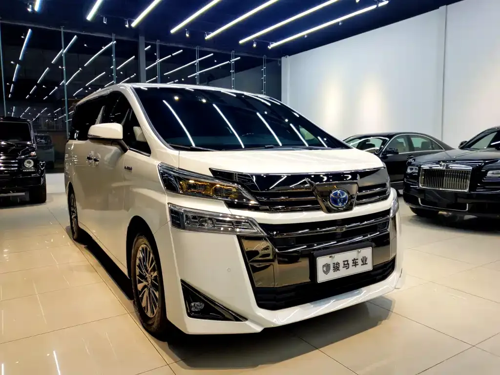 Toyota Vellfire — фото 1