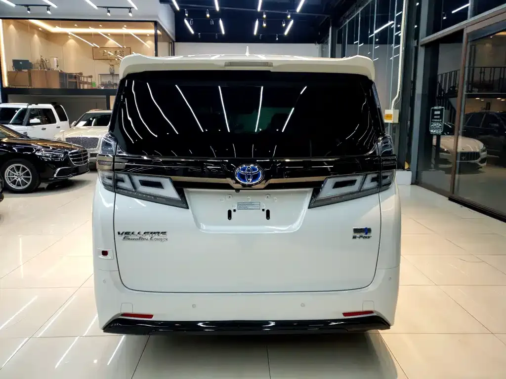 Toyota Vellfire — фото 3